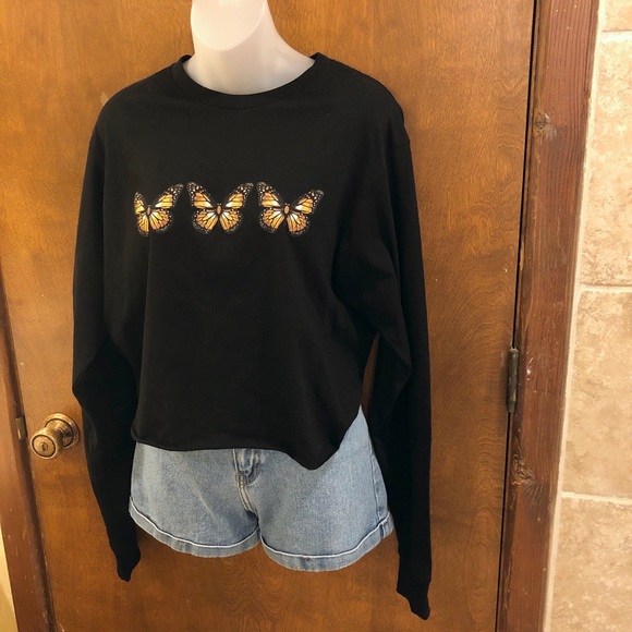 Black butterfly trio graphic tee. NWT size medium - Picture 8 of 14